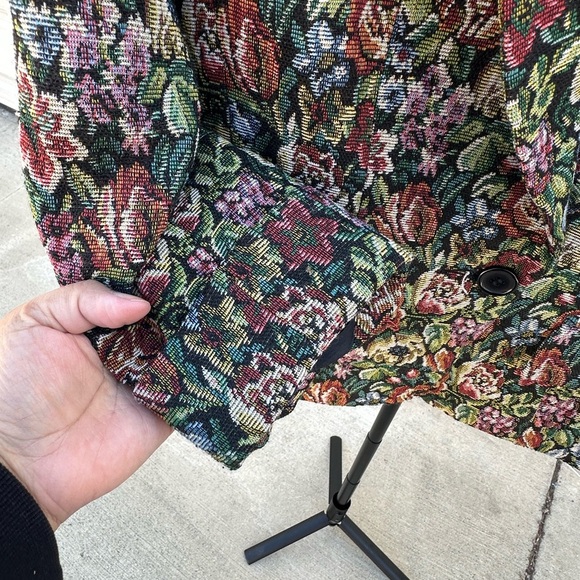 Tabitha Floral Tapestry Blazer - Picture 3 of 11